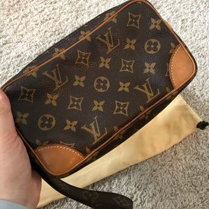 Louis Vuitton clutch / wristlet